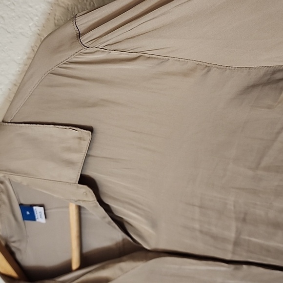 Old Navy Champagne Button Down Blouse - Picture 11 of 12